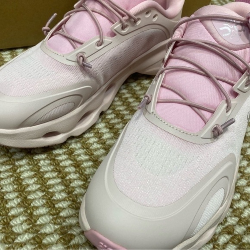 Loewe Women's Pink Sneakers - Picture 4 of 5